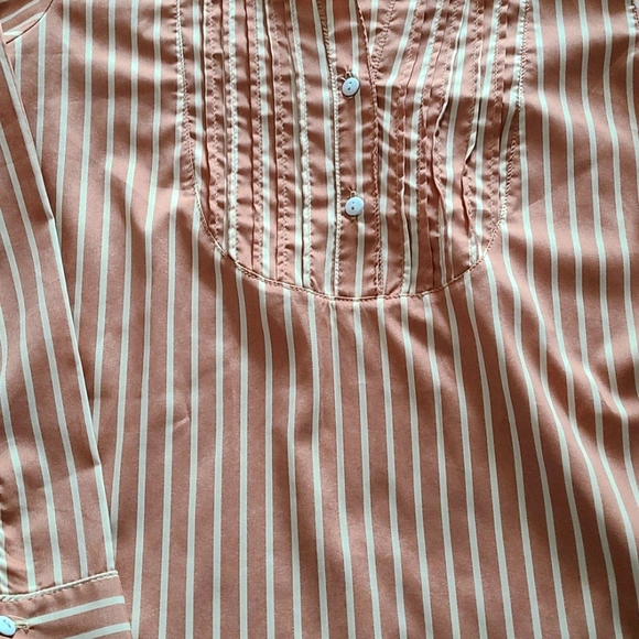 Peach coloured top - Picture 1 of 8